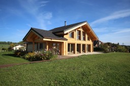 Chalet bois avec un intérieur chaleureux et moderne